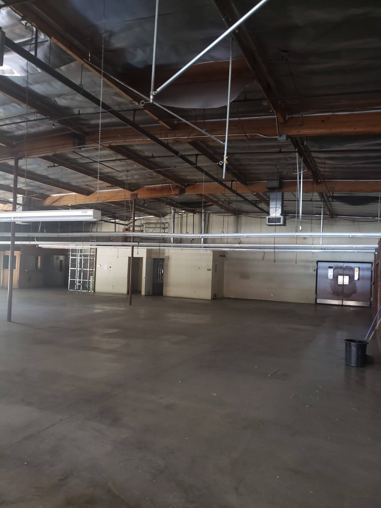 Van Nuys , CA Warehouse for Lease 5661 Sepulveda Blvd